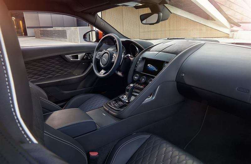Illustration for article titled Jaguar F-Type SVR Will Hit 200 MPH For $126,000